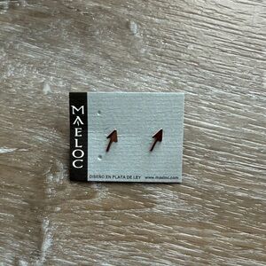 Maeloc Arrow Stud Earrings in Rose Gold